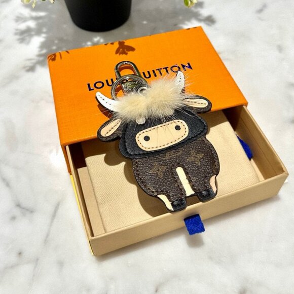 Louis Vuitton Cute Cow Bag Charm/Keychain - Picture 1 of 4